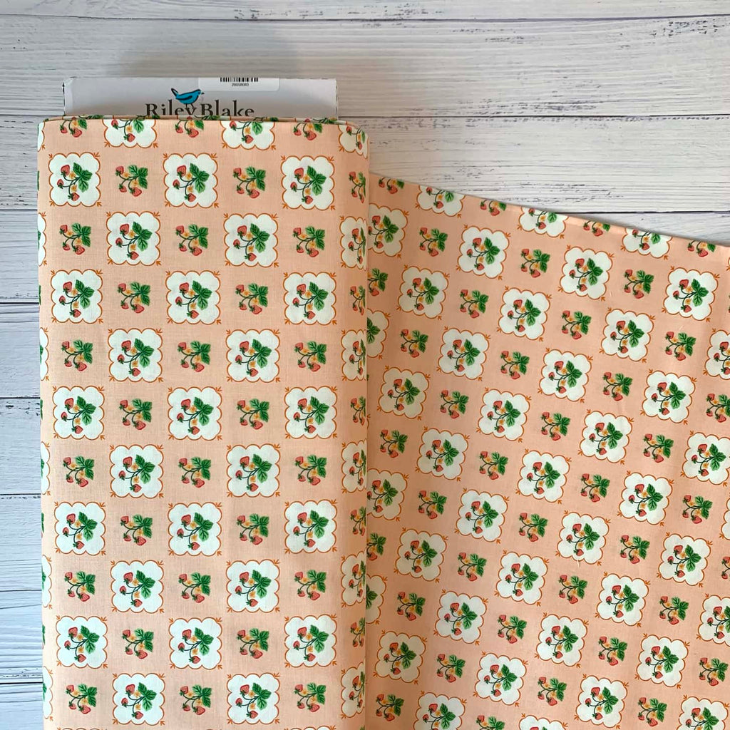 Summer Picnic - Tablecloth in Pink